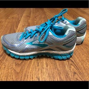 W’s Brooks Adrenaline-GTS 16; silver/blue sz 6.5
